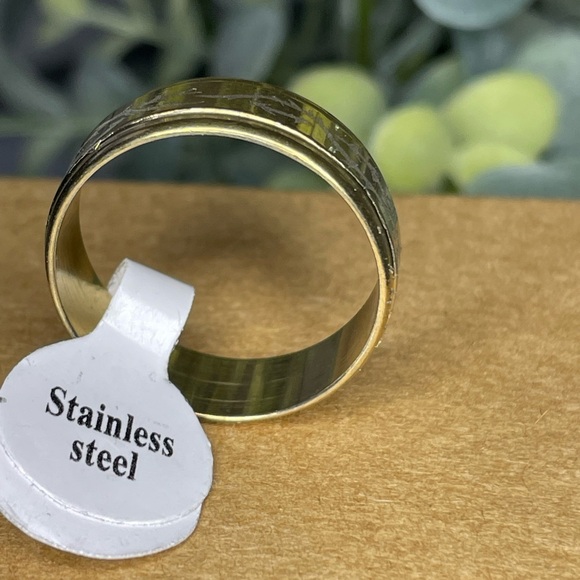 MEN'S GOLD STAINLESS STEEL RING SIZE 10 - Picture 2 of 16